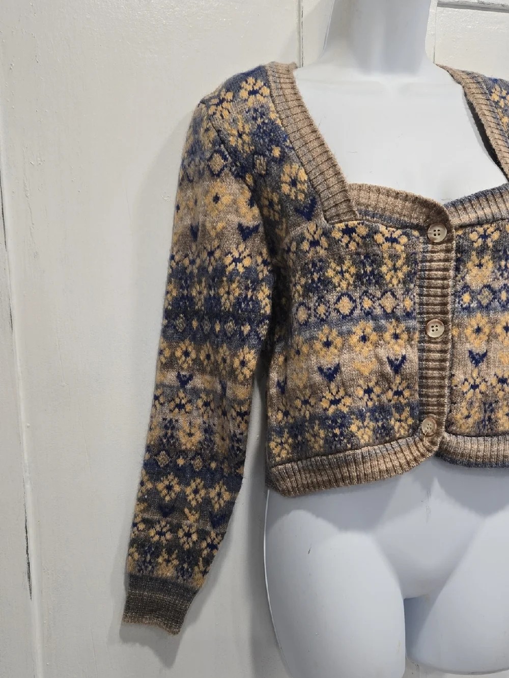 ZARA JACQUIRD CARDIGAN SWEATER.. SIZE SMALL.. #7960 - Picture 4 of 7